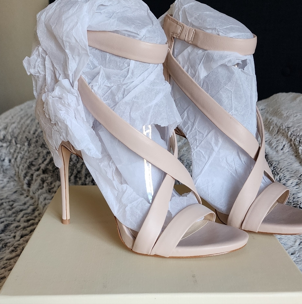 Brand new, never worn Vince Camuto Devin Heels